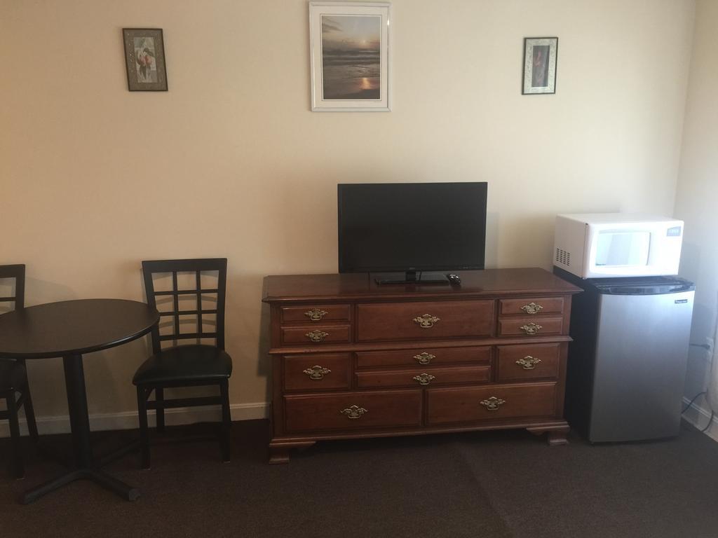 Misquamicut Beach Front Inn ウェスタリー エクステリア 写真