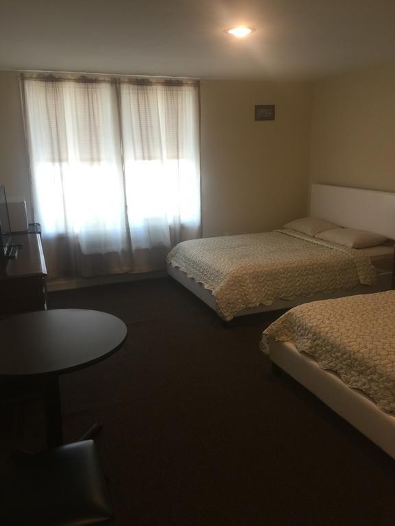 Misquamicut Beach Front Inn ウェスタリー エクステリア 写真