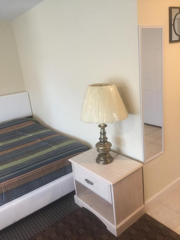 Misquamicut Beach Front Inn ウェスタリー エクステリア 写真