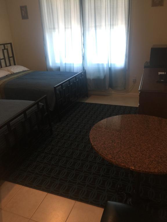 Misquamicut Beach Front Inn ウェスタリー エクステリア 写真