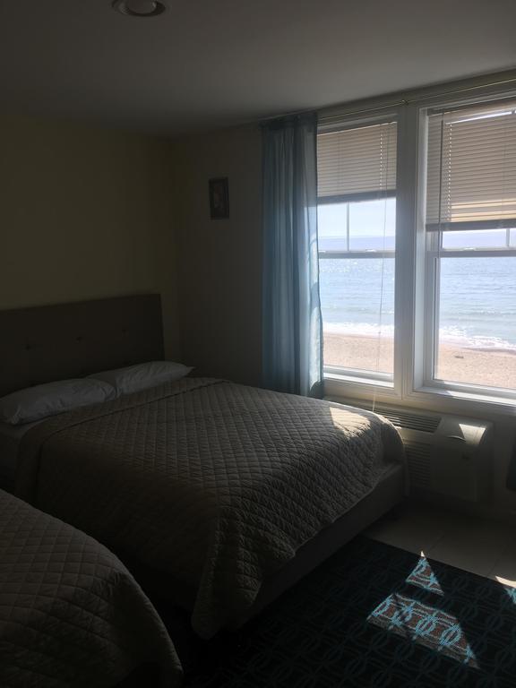 Misquamicut Beach Front Inn ウェスタリー エクステリア 写真