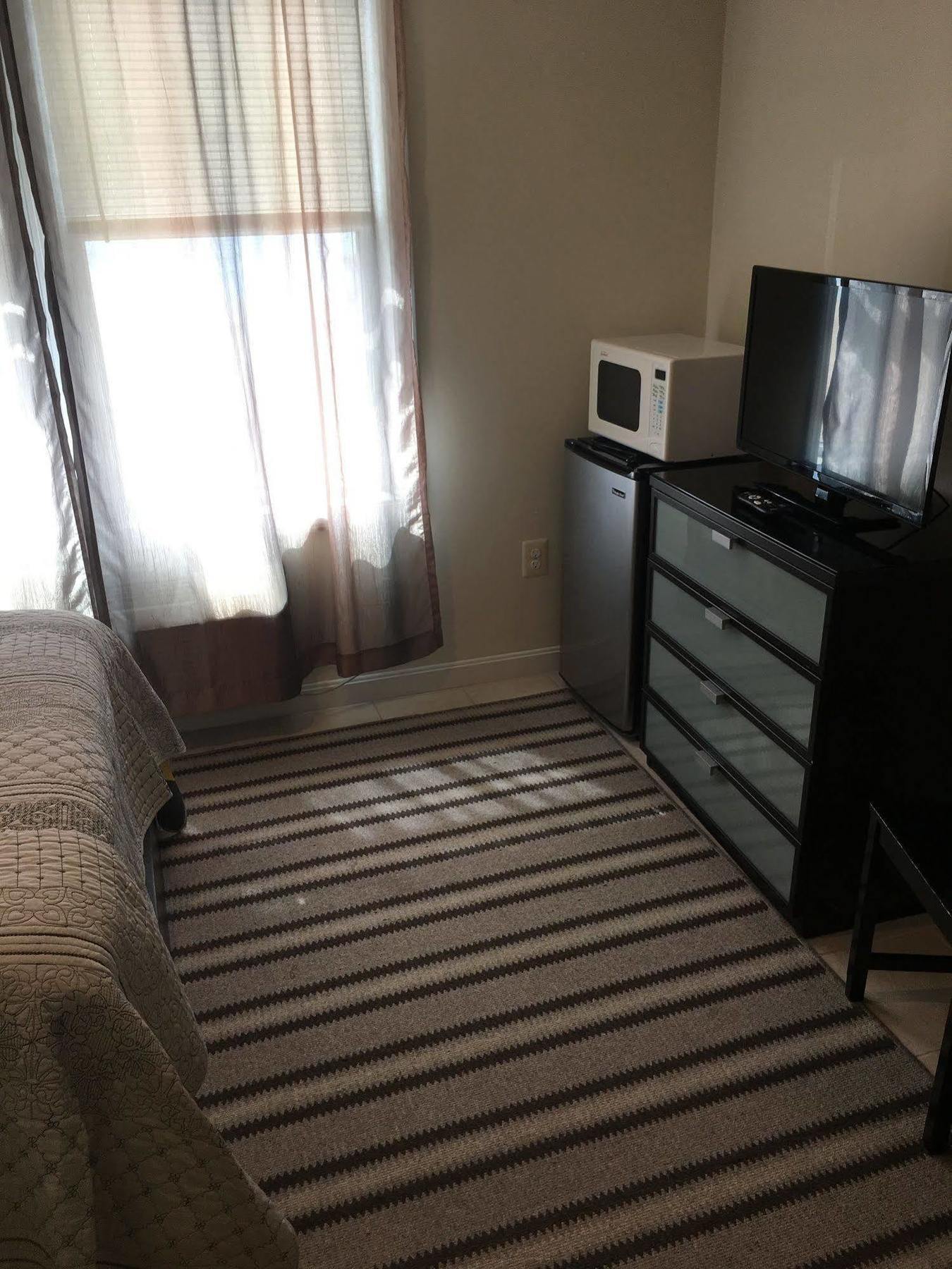 Misquamicut Beach Front Inn ウェスタリー エクステリア 写真