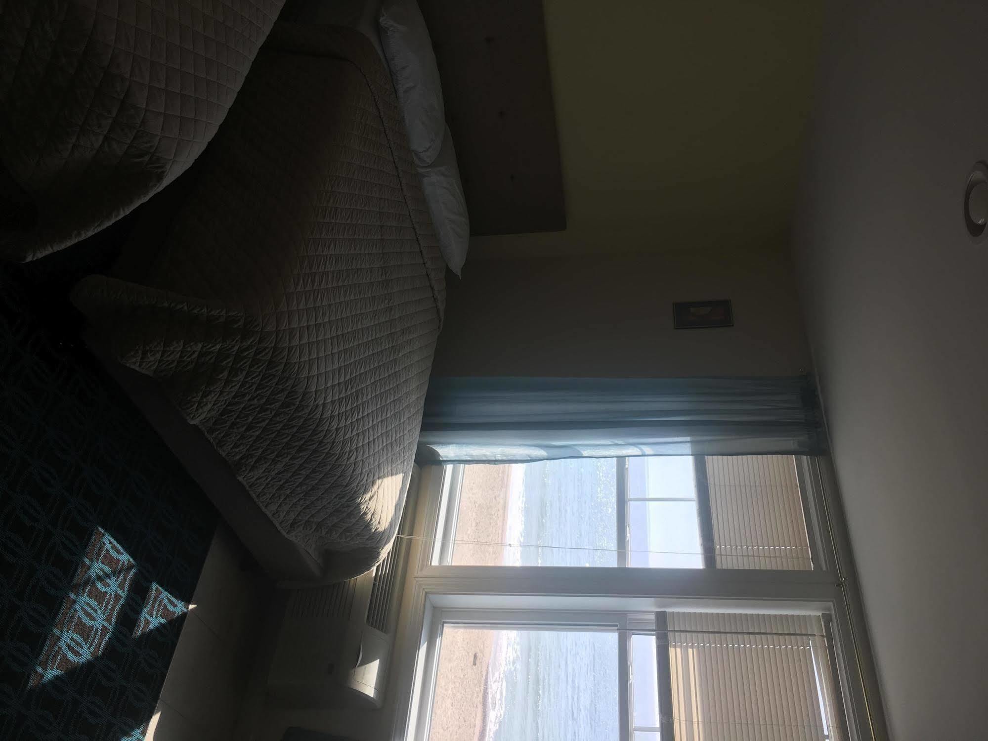 Misquamicut Beach Front Inn ウェスタリー エクステリア 写真