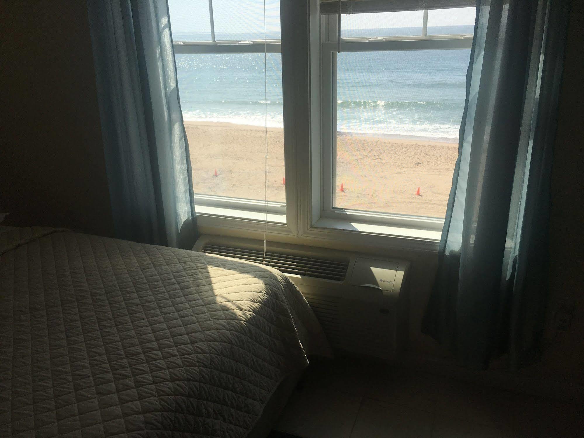 Misquamicut Beach Front Inn ウェスタリー エクステリア 写真
