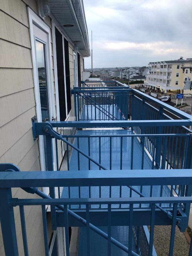 Misquamicut Beach Front Inn ウェスタリー エクステリア 写真